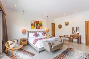 2BR Elevated Pool Villa w Cinema in Seminyak Heart