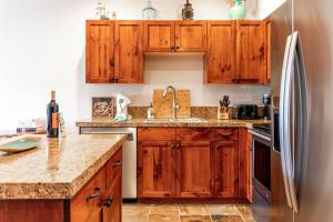 Special Luxury Condo Pool Hot Tubs Mural HBO