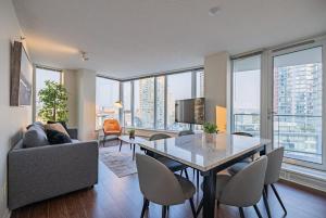 Luxury DT Vancouver Condo Skyline Views Parking
