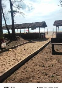 Patanga beach cottage and restorent