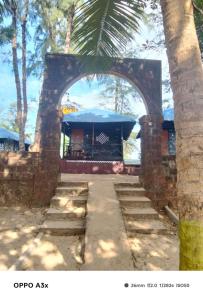 Patanga beach cottage and restorent
