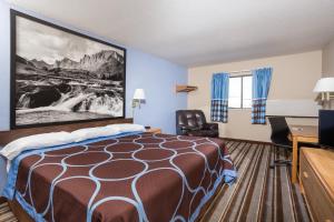 Queen Room - Smoking room in Super 8 by Wyndham Great Falls MT