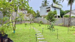 Private 2BR Tropical Villa Big Garden Central