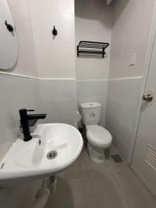 Plumera Condo with Elavator Near Airport, Malls & Schools