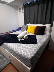Family Haven Tagaytay - 1 BR - up to 6 Pax - Taal View - Full Kitchen - FAST Wi-Fi -