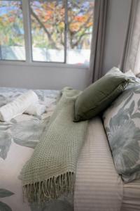 2BR Chic Urban Escape in Norman Park near BNE with Parking
