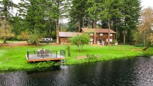 4-Bedroom Chateau in Southern Washington- Luxurious Retreat with Pond & Creek