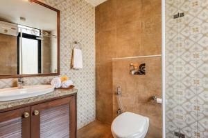 Serene 2BHK with Pool and 5 mins to Candolim Beach by HIREAVILLA