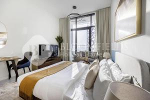 Casual Stu in The Gate Masdar