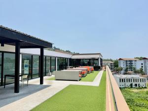 "Open-Studio Room" 6th Avenue Surin Condominium