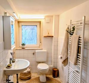 Monteurzimmer Kassel Monteurwohnung Ferienwohnung Banane 1- 6 Personen Parkplatz & Küche Modern