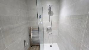 Les Voûtes Mâconnaises Jacuzzi - CinéRoom - Balnéo - Pétanque