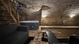 Les Voûtes Mâconnaises Jacuzzi - CinéRoom - Balnéo - Pétanque