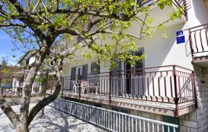 Spacious flat with terrace in Umag