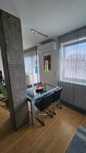 Modern Top Floor Loft, Private Terrace, Near Center & Free Parking