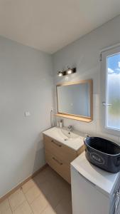 Pratsfleuris , piscine, pétanque et parking