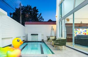 Lagoon Breeze 4BR Pool Villa Near Walking Street Pattaya