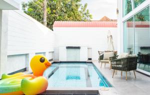 Lagoon Breeze 4BR Pool Villa Near Walking Street Pattaya