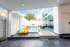 Lagoon Breeze 4BR Pool Villa Near Walking Street Pattaya