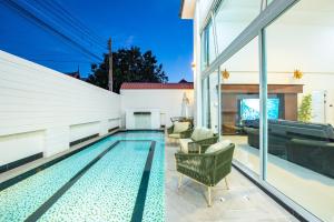 Lagoon Breeze 4BR Pool Villa Near Walking Street Pattaya