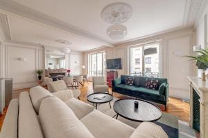 Parisian Elegance 2 Bedr in the 16th