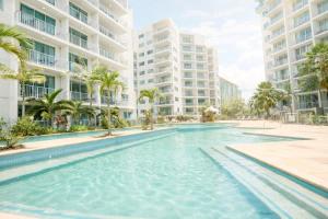 Luxury Coral Coast Retreat - Waterfront 3BR