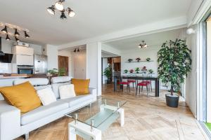 Loft Style 1 Bdr - Panoramic view Swimming Pool & Garage