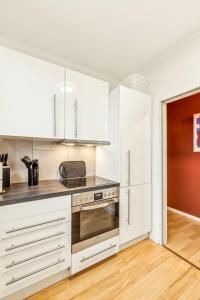 NASA Homes I Moderne Suite I Zentral I 3 Zimmer I 3 Balkone I neu renoviert I Smart TV I Hotelbetten