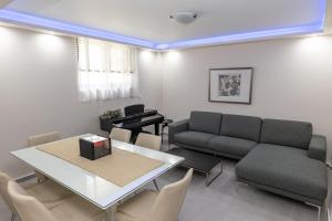Airport and sea apartment