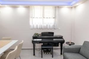 Airport and sea apartment