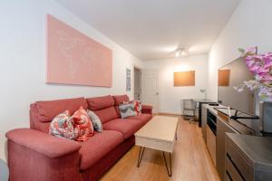 Bright 1 Bedroom Flat in Kensington Olympia