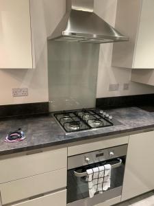 House- Sleeps 6 & Free Parking