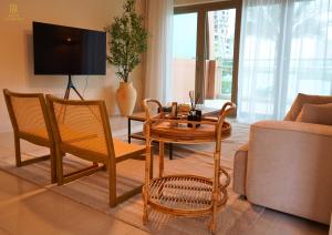 Sunlit Sea Breeze 2BR Retreat