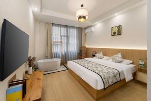 Fenghuang 凤凰古城如是青山民宿 Guesthouse suite