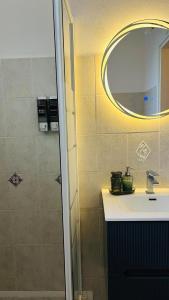 Entire apartment 200 meters from the blue metro line