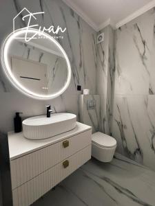 Glam Shopping City Apartment by Evan Apartments