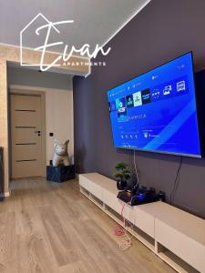 Glam Shopping City Apartment by Evan Apartments