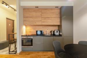 5-471 Central Park, John McCain 7, Kyiv centre, panoramic city view, 15 kW backup power, Petrovdom Apartment