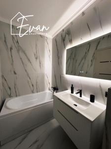 Glam Shopping City Apartment by Evan Apartments