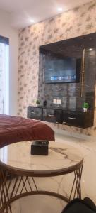 Craviq Hotels & Resturants