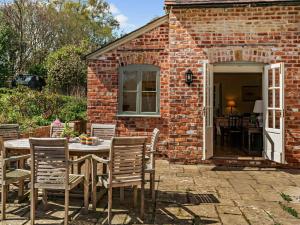 5 Bed in Sturminster Newton oc-76458