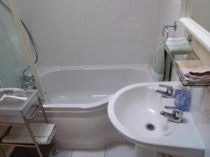 Coach House Apartment 3 Barratts Court