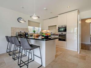 4 Bed in Swanage oc-dc217