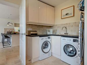 4 Bed in Swanage oc-dc217