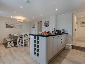 4 Bed in Swanage oc-62985