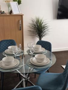 Manchester Modern 1 Bed Apartment Ideal For Long Stays and Business Stays Self Check-In Parking 5 Min Walk to Old Trafford