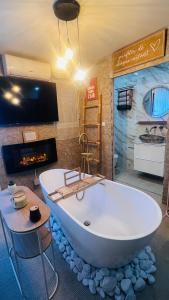 CANNES Suite luxe avec Baignoire, Piscine bord de Mer