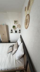 2 bedrooms only for 4 Guests No living room included