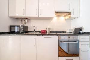 GuestReady - Stylish apt w balcony in Graca