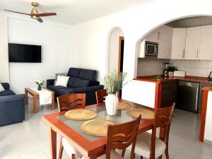 Apartamento a 1 Min de Playa Calypso con Terraza